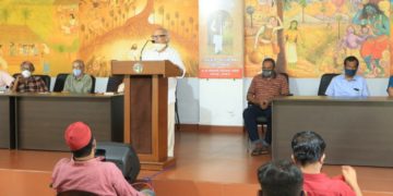 ഒ വി വിജയന്‍ സ്മാരക സമിതി : സമ്മാനങ്ങള്‍ വിതരണം ചെയ്തു