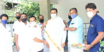അധ്യാപക അവാര്‍ഡ് ജേതാവ് അനിൽ മാഷിന് അനുമോദനവുമായി  സഹപാഠികൾ  