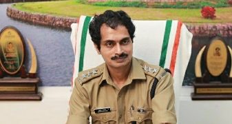 ജില്ലാ ഫയര്‍ ഓഫീസര്‍ അരുണ്‍ ഭാസ്‌ക്കറിന് മുഖ്യമന്ത്രിയുടെ മെഡല്‍