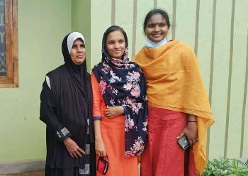 രണ്ടാം റാങ്ക് കാരിയെ  രമ്യ ഹരിദാസ് ആദരിച്ചു