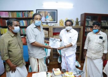 മന്ത്രി എ. കെ ബാലൻ അന്തരിച്ച കവി അക്കിത്തത്തിന്റെ വസതി സന്ദർശിച്ചു