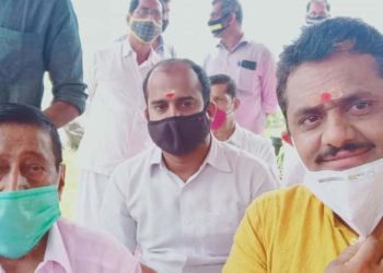 വാളയാറിലെ സമര പന്തലിലേക്ക്   രാഷ്ട്രീയ സാമൂഹ്യ സാംസ്കാരിക സംഘടനകളുടെ ഒഴുക്ക്