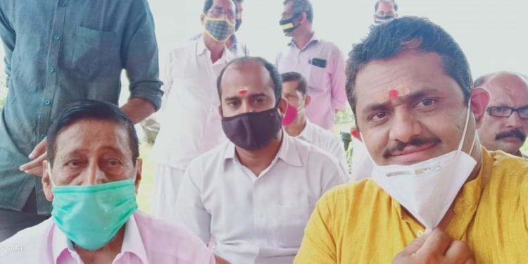 വാളയാറിലെ സമര പന്തലിലേക്ക്   രാഷ്ട്രീയ സാമൂഹ്യ സാംസ്കാരിക സംഘടനകളുടെ ഒഴുക്ക്