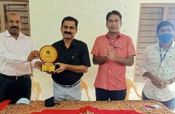 അധ്യാപക അവാർഡ് ജേതാവ് പി. അനിൽ മാസ്റ്ററെ ആദരിച്ചു