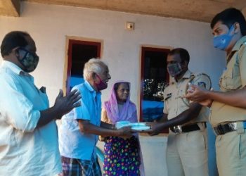 വയോജന ദിനത്തോടനുബന്ധിച്ച്  വൃദ്ധരെ ആദരിച്ചു