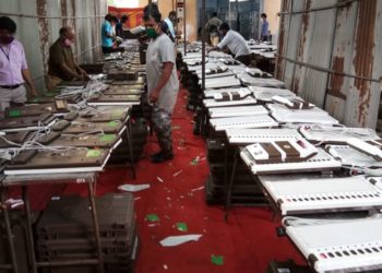 വോട്ടിംഗ് യന്ത്രങ്ങളുടെ കാര്യക്ഷമത പരിശോധന തുടങ്ങി