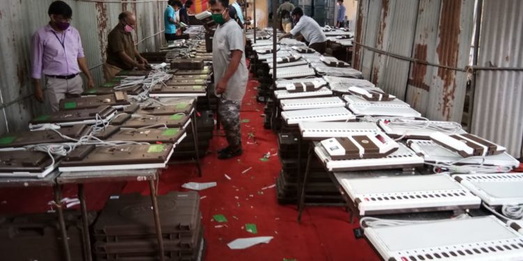 വോട്ടിംഗ് യന്ത്രങ്ങളുടെ കാര്യക്ഷമത പരിശോധന തുടങ്ങി