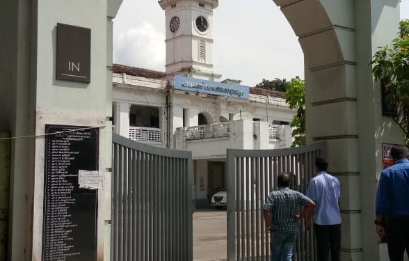 നഗരസഭ കാര്യാലയം ഇന്നും അടഞ്ഞുകിടന്നു.