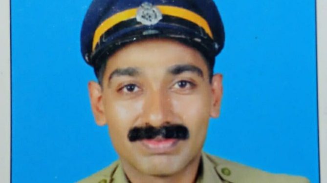 ചാർജെടുത്തു