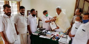 ഗാന്ധിദര്‍ശന്‍ സമിതി ഉമ്മന്‍ചാണ്ടിയെ ആദരിച്ചു.