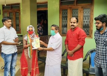 നീറ്റ് വിജയി എ.ലുലുവിനെ മുന്‍മന്ത്രി വി.സി.കബീര്‍ മാസ്റ്റര്‍ അനുമോദിച്ചു