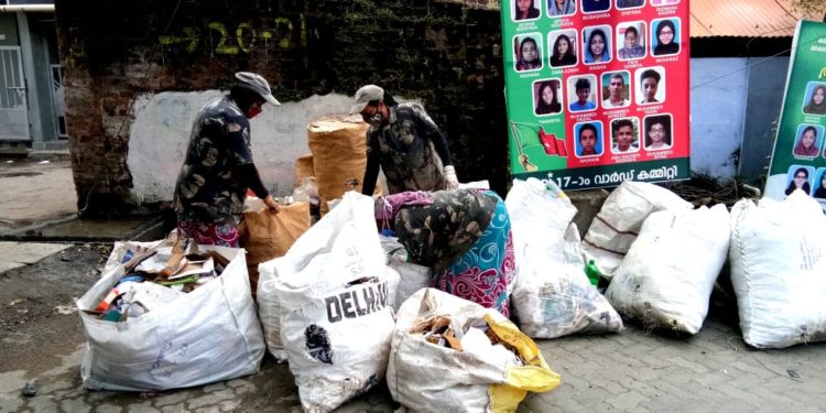 കോവിഡ് കാലത്തും കര്‍മ്മ നിരതരായി ഹരിതകര്‍മ്മസേന