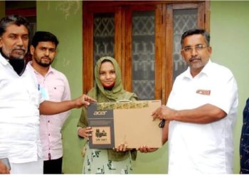 നീറ്റ് പരീക്ഷ വിജയിക്ക് ലാപ്ടോപ്പ് നൽകി