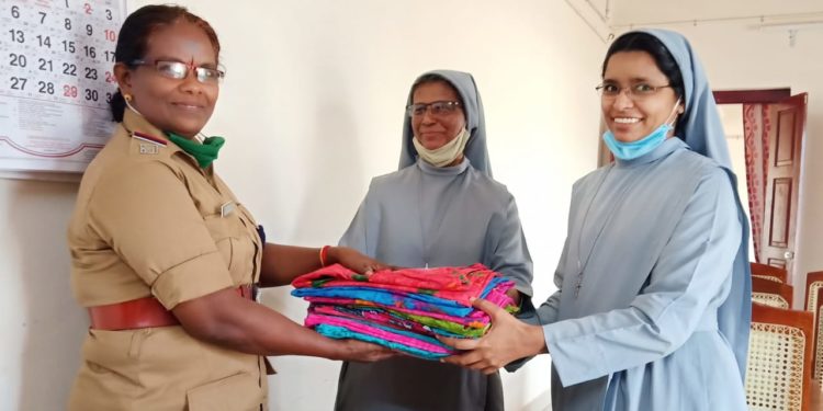 ജീസസ് ഫ്രട്ടേണിറ്റി  ജില്ലാ ജയിലിലെ വനിത അന്തേവാസികൾക്ക് പുതു വസ്ത്രം നൽകി