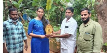 ബിബിഎ പരീക്ഷയില്‍ ഒന്നാം റാങ്ക് നേടിയ വി ശ്രീജിനിയെ എസ്ഡിപിഐ ആദരിച്ചു.