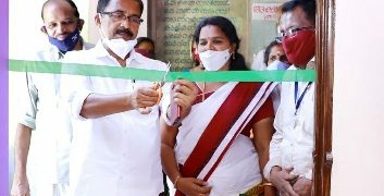 സ്‌കൂൾ കെട്ടിടം ഉദ്ഘാടനം വീടുകളിലിരുന്ന് കണ്ടു കുട്ടികളും രക്ഷിതാക്കളും നാട്ടുകാരും