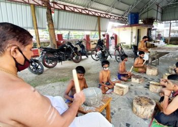 ചെണ്ട ക്ലാസിന് വിദ്യാരംഭം കുറിച്ചു.