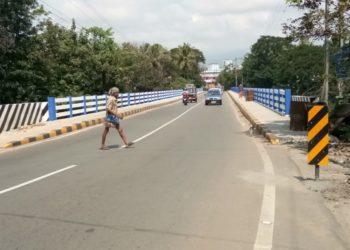 പുതിയ പാലത്തിന്റെ കൈയേരികളും നടപാതയും പണികഴിഞ്ഞു