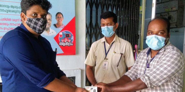 കോവിഡ് രോഗികൾക്ക് സഹായമെത്തിച്ച് വിദ്യാർത്ഥി