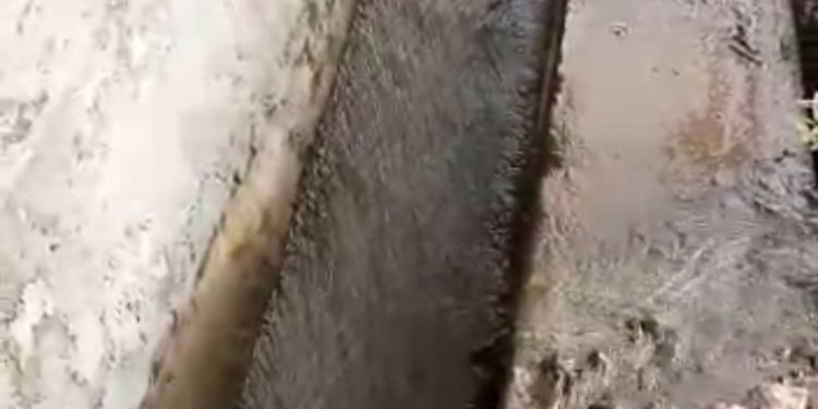 പൈപ്പ് പൊട്ടി ശുദ്ധജലം പാഴാവുന്നു