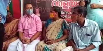 വാളയാർ : കെ.സുരേന്ദ്രൻ സമരപന്തലിൽ