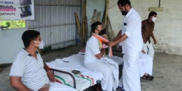 രണ്ടാം വാർഡ് കൗൺസിലർ പിഎസ് വിപിൻ ഉപവാസ സമരം നടത്തുന്നു