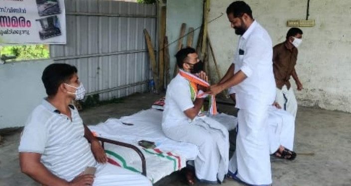 രണ്ടാം വാർഡ് കൗൺസിലർ പിഎസ് വിപിൻ ഉപവാസ സമരം നടത്തുന്നു