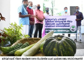 ബസ്റ്റാന്റിൽ വിളവെടുത്ത് വ്യാപാരി കൂട്ടായ്മ