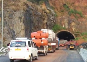 കുതിരാൻ തുരങ്കം താത്കാലികമായി തുറന്നു . ഗതാഗത തടസ്സത്തിന് അയവ്