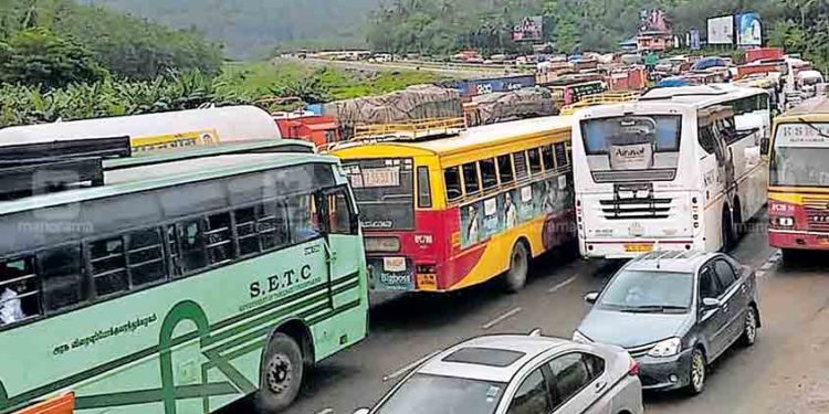 കുതിരാനിൽ കുരുക്ക് വീണ്ടും