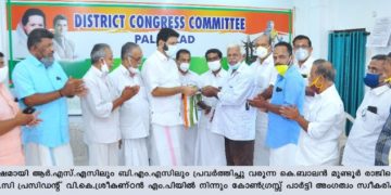 നാലു പതിറ്റാണ്ടായി  ആർ എസ് എസ് ൽ   പ്രവർത്തിക്കുന്ന  ബാലൻ മുണ്ടൂർ ഇനി കോൺഗ്രസ്സിൽ