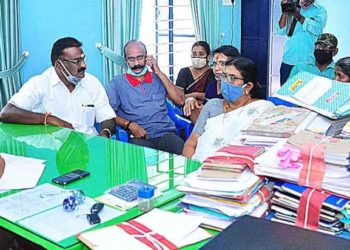 കുടിവെള്ള ക്ഷാമം ചെയർപേഴ്സൺ ഉദ്യോഗസ്ഥരുമായി ചർച്ച നടത്തി