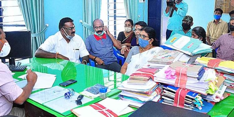 കുടിവെള്ള ക്ഷാമം ചെയർപേഴ്സൺ ഉദ്യോഗസ്ഥരുമായി ചർച്ച നടത്തി