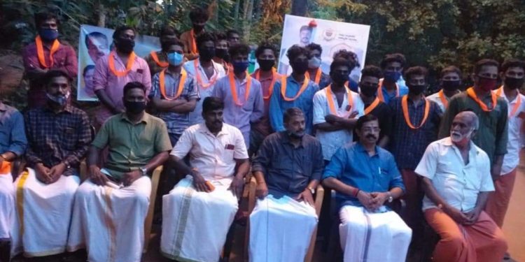 മുണ്ടൂരിൽ 25 കുടുംബങ്ങൾ ബിജെപിയിൽ ചേർന്നു