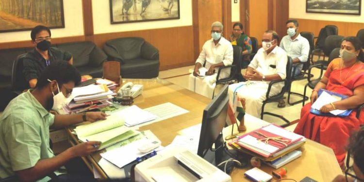 നാമനിർദ്ദേശ പത്രിക സൂക്ഷമ പരിശോധന നടക്കുന്നു