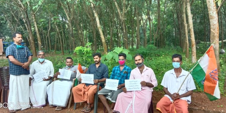 യു.ഡി. എഫ് വഞ്ചനാദിനം സമരം നടത്തി