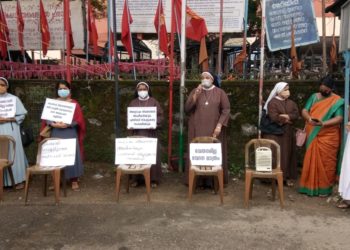 അധ്യാപകര്‍ ഉപവാസ സമരം നടത്തി