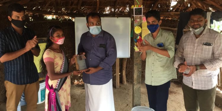 അട്ടപ്പാടിയുടെ കുട്ടി ടീച്ചറെ അനുമോദിച്ചു