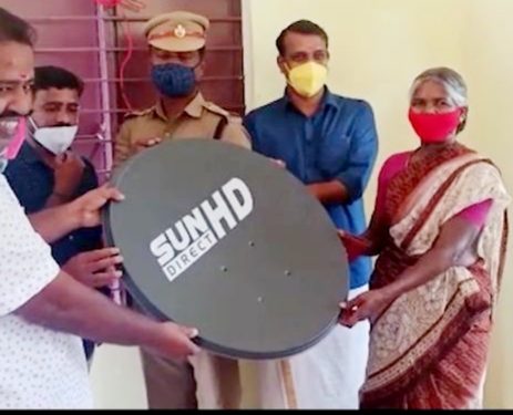 ഓൺ ലൈൻ പഠനത്തിനായി സൗജന്യ ടി.വി നല്കി