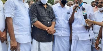 വാളയാർ : ഉമ്മൻചാണ്ടി സന്ദർശിച്ചു