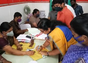 നാമനിര്‍ദ്ദേശ പത്രിക നല്‍കുന്ന അവസാന ദിവസം വന്‍ തിരക്ക്