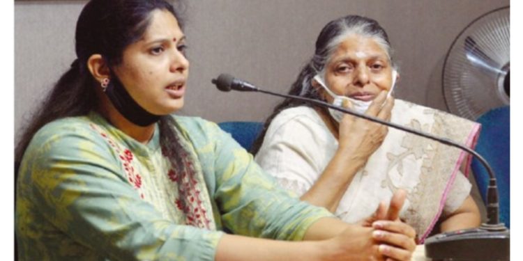 സി കൃഷ്ണകുമാറിനെതിരെ വാര്‍ത്താസമ്മേളനം ; ഭാര്യാമാതാവിനെ കാറിടിച്ച് അപായപ്പെടുത്താൻ ശ്രമം