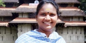 രമ്യ ഹരിദാസ് കാൽ വഴുതി വീണ് കാലിന്റെ എല്ലുപൊട്ടി