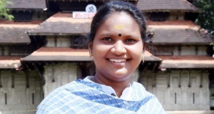 രമ്യ ഹരിദാസ് കാൽ വഴുതി വീണ് കാലിന്റെ എല്ലുപൊട്ടി