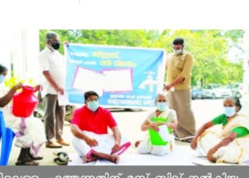 വെള്ളം ഇല്ല : നഗരസഭയ്ക്കുമുന്നിൽ കുത്തിയിരുന്ന് പ്രതിഷേധം