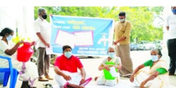 വെള്ളം ഇല്ല : നഗരസഭയ്ക്കുമുന്നിൽ കുത്തിയിരുന്ന് പ്രതിഷേധം