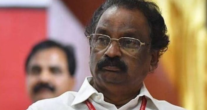 തോക്ക് കണ്ടാല് പേടിക്കാത്ത നേതാവാണ് ഭരിക്കുന്നത്,ഉലക്ക കാട്ടി പേടിപ്പിക്കരുതെന്ന് എ.കെ. ബാലന്