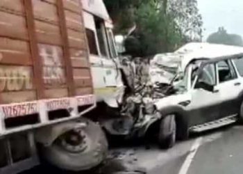 വ​ട​ക്ക​ഞ്ചേ​രി​യി​ൽ നി​ർ​ത്തി​യി​ട്ട ലോ​റി​ക്കു പി​ന്നി​ൽ കാ​റി​ടി​ച്ച് ര​ണ്ടു​പേ​ർ മ​രി​ച്ചു