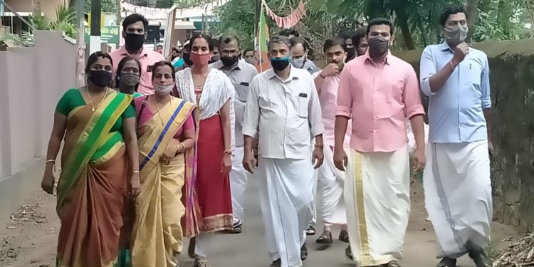 സ്ഥാനാർത്ഥികളുടെ പ്രചരണ ബോർഡുകൾ നശിപ്പിച്ചു.