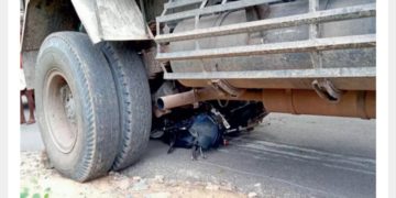 പി​റ​കോ​ട്ട്​ നീ​ങ്ങി​യ ടി​പ്പ​ർ ലോ​റി ഇ​ടി​ച്ച്​ ഭി​ന്ന​ശേ​ഷി​ക്കാ​ര​ന് പ​രി​ക്ക്